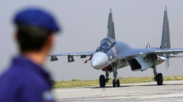 Vrei un avion de luptă? Un moldovean îl dă la un preţ bun, dar nu mai are rachete. Cum sună cel mai ciudat anunţ
