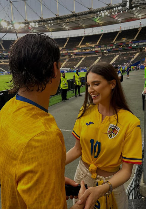 Ianis Hagi și soția lui, Elena, vor fi nași. Sursa foto: Instagram
