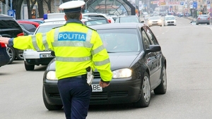Au voie polițiștii rutieri din România să te oprească "fără motiv" în trafic? Ce spune legea în 2025, de fapt