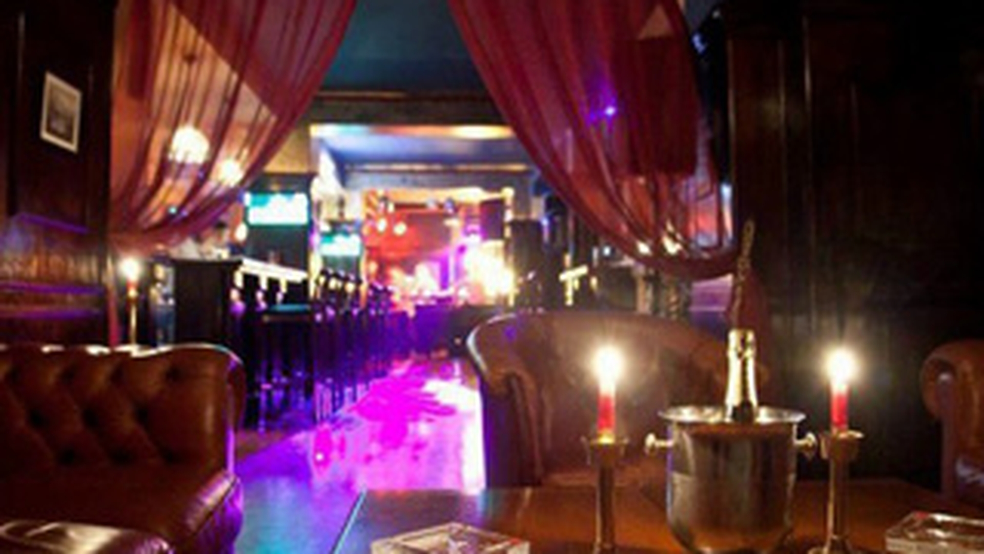 Liber la distractie! Maruta sI Anda Adam au fost acceptati intr-un club exclusivist cu circuit inchis