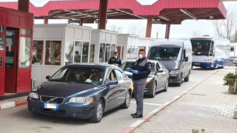 Inadmisibil! Și în pragul Paștelui, românii au mințit la vamă ca să scape de carantină