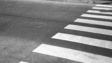 Un tanar fara permis a lovit o fata pe trecerea de pietoni