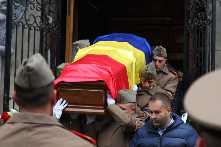 Fosta soție a lui Mihai Constantinescu, îngenuncheată de suferință! Gestul admirabil pe care îl face zilnic pentru regretatul artist