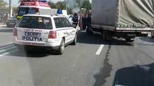 Trafic blocat pe DN 1. Un şofer a încercat să întoarcă pe linia continuă şi...
