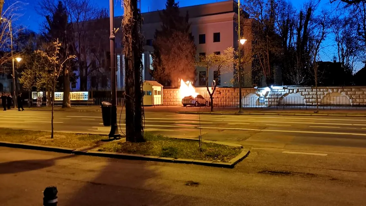 Incident şocant! A intrat cu maşina în sediul Ambasadei Rusiei în Bucureşti. Ce a strigat bărbatul înainte să moară carbonizat