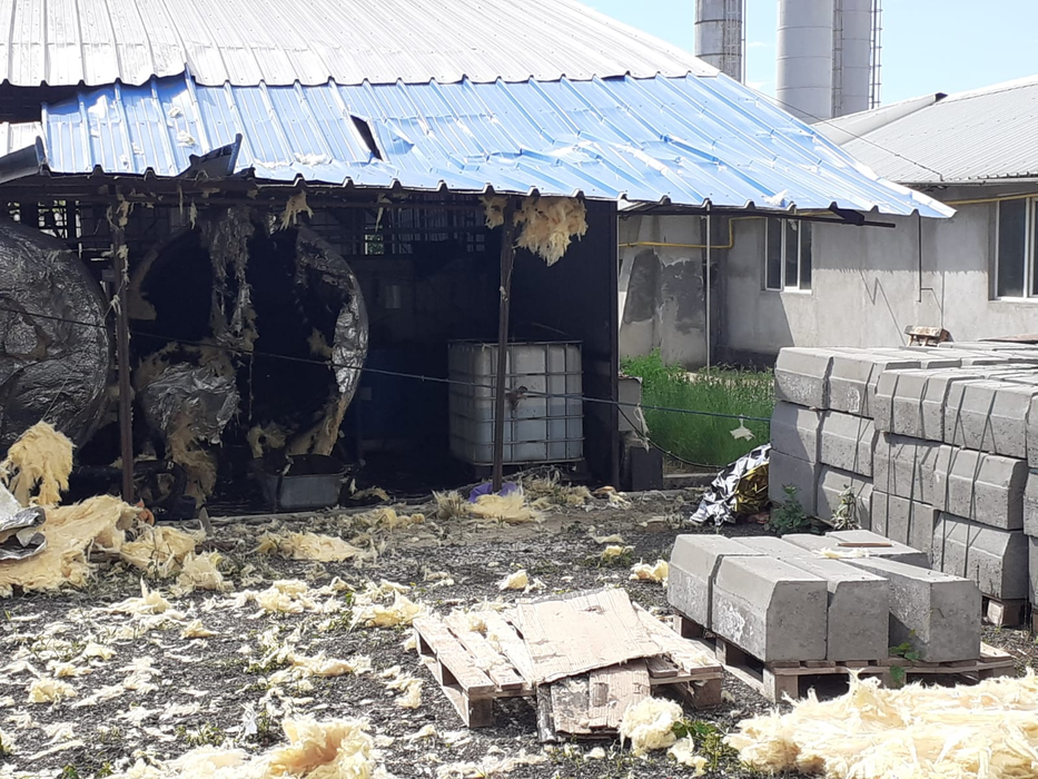 Explozie puternică în Vâlcea! Un cazan cu substanțe bituminoase a sărit în aer. Care este bilanțul victimelor