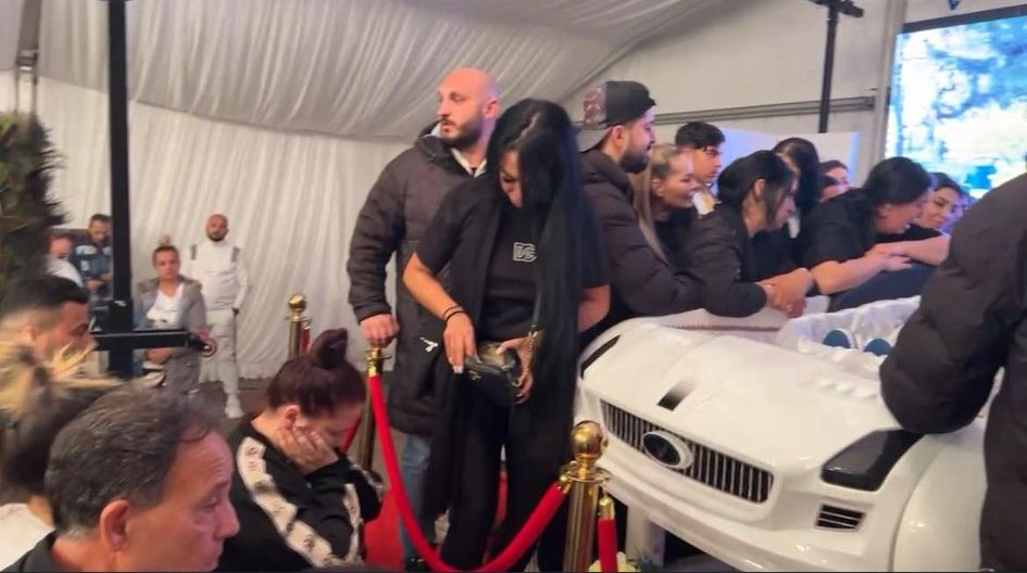 Sicriu în formă de mașină pentru nepotul lui Tzancă Urganau /Foto: Social media