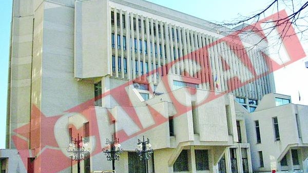 Sapte ani de puscarie pentru ca a furat telefonul unui judecator