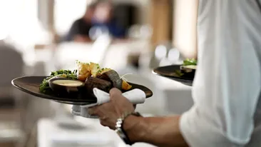 Ce salariu i s-a oferit unui tânăr din Cluj, ca ospătar într-un restaurant. Când a auzit suma, s-a ridicat și a plecat