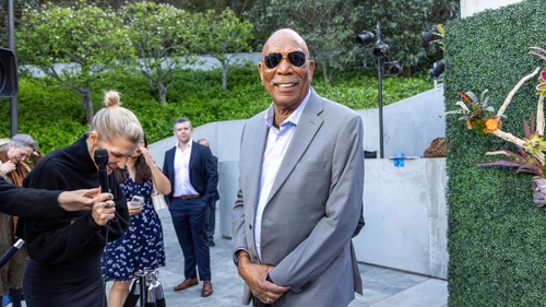 Morgan Freeman și-a transformat ferma într-un sanctuar pentru albine. De ce refuză actorul să le recolteze mierea