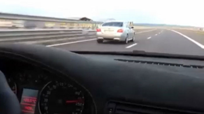 Un şofer a murit in timp ce FILMA viteza cu care circula!
