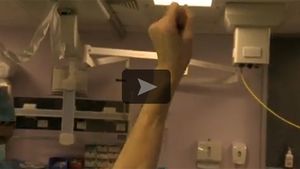 Reusita milenara a medicilor! Au filmat momentul in care au reusit sa vindece o batrana de Parkinson! Imaginile sunt INCREDIBILE