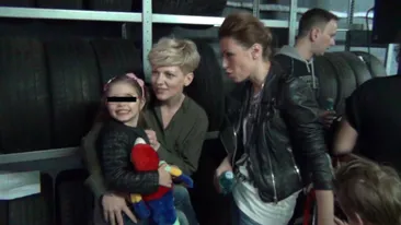 Scene emotionante! Dorul de fiica ei a facut-o pe Dana Nalbaru sa se lipeasca de fetita unuia dintre membrii trupei Proconsul!