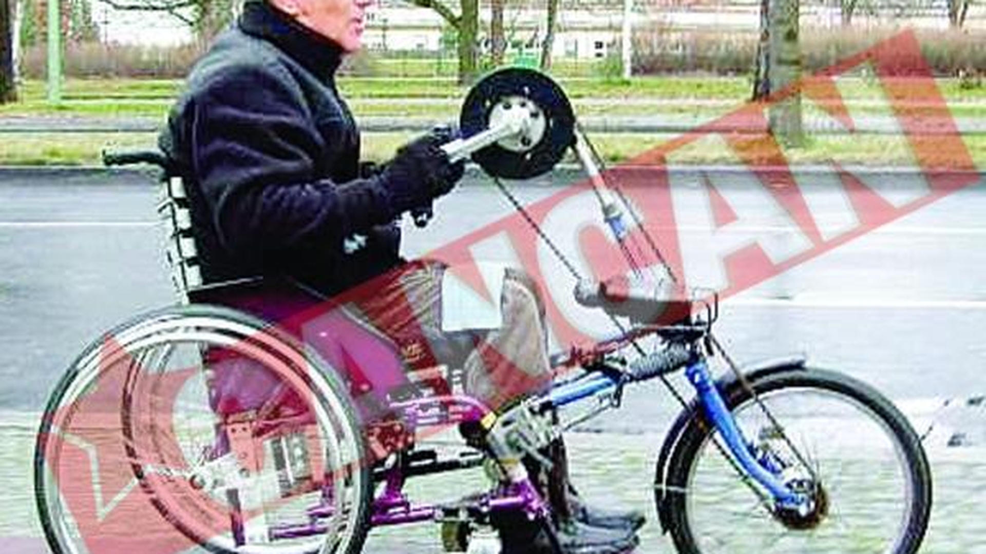 Si-a facut bicicleta din scaunul cu rotile