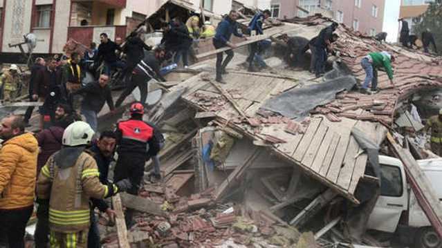Bilanţul prăbuşirii blocului din Istanbul a ajuns la 14 morţi