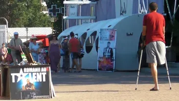 Imagini halucinante cu un pictor celebru din Romania! A fost surprins in timp ce injura si umbla dezbracat pe strada!