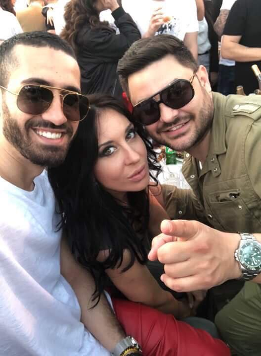 La mai bine de un an de când fostul soț i-a incendiat mașina, actualul iubit i-a dăruit alta! Simona Chițac a arătat tuturor “bijuteria“