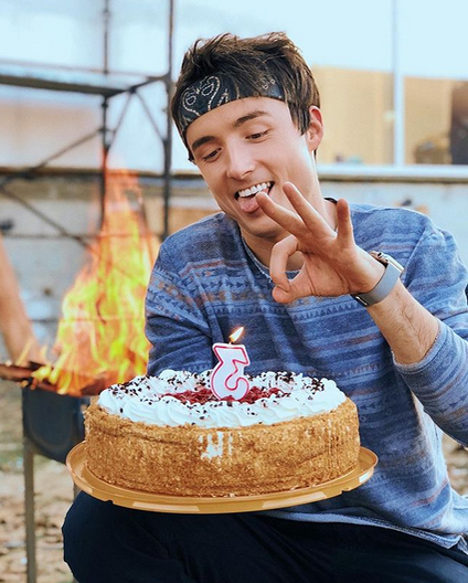 Dezastru pentru celebrul vlogger Ilie! Casa i-a ars la puţin timp după ce o terminase. Imagini tulburătoare