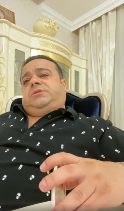 Lux și opulență în vila lui Adrian Minune din Ștefăneștii de Jos! Ce tablou emoționant are manelistul în livingul casei