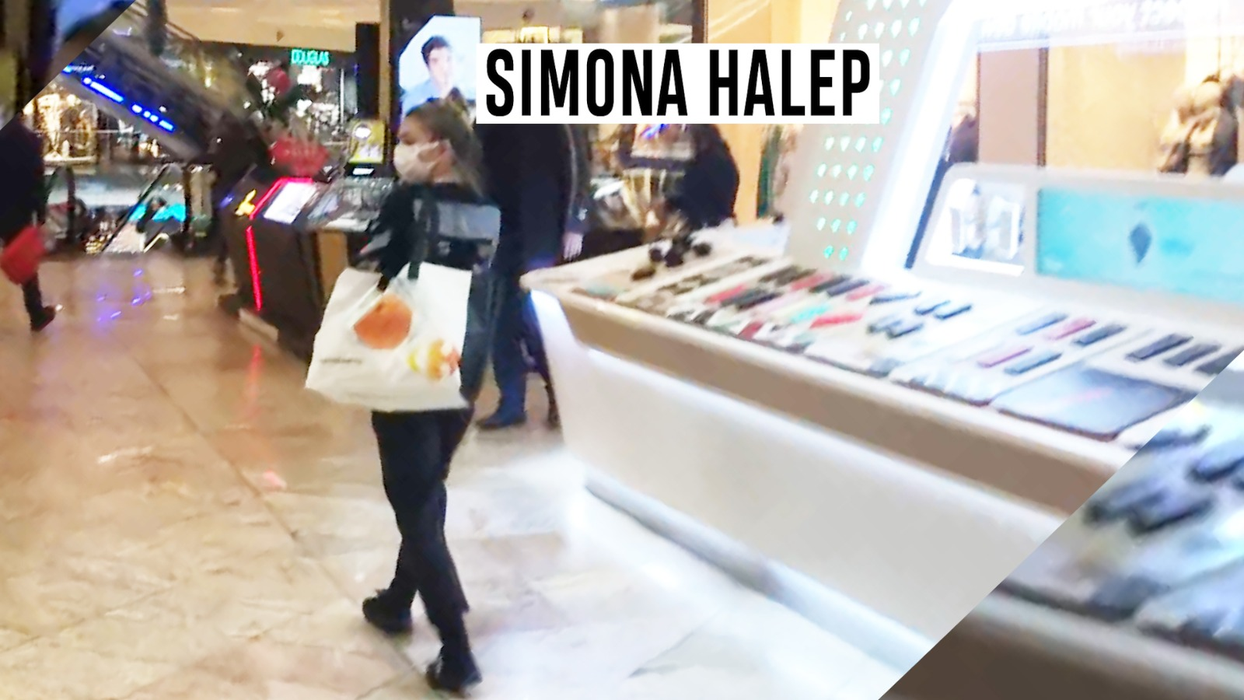 Simona Halep s-a plimbat prin mall Băneasa cu sacoșa de rafie pe umăr