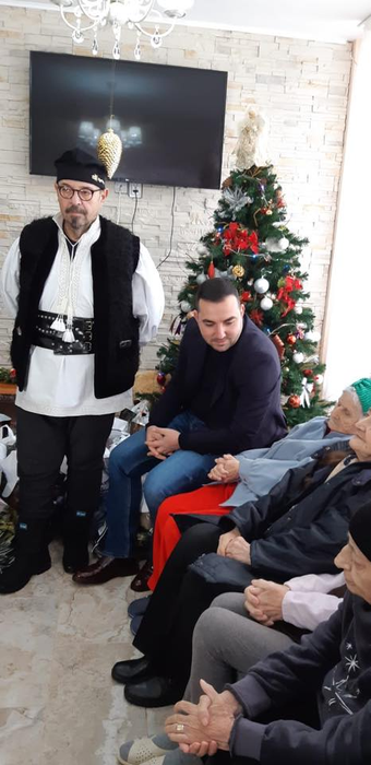 Fostul primar Cristian Popescu Piedone a colindat la un cămin de bătrâni: ”Am simțit nevoia să mă încarc sufletește!” | VIDEO