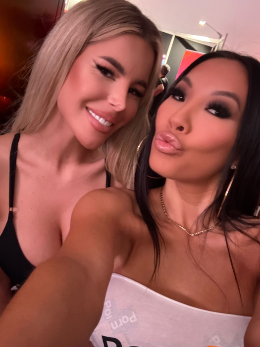 Ema Karter și actrița Asa Akira