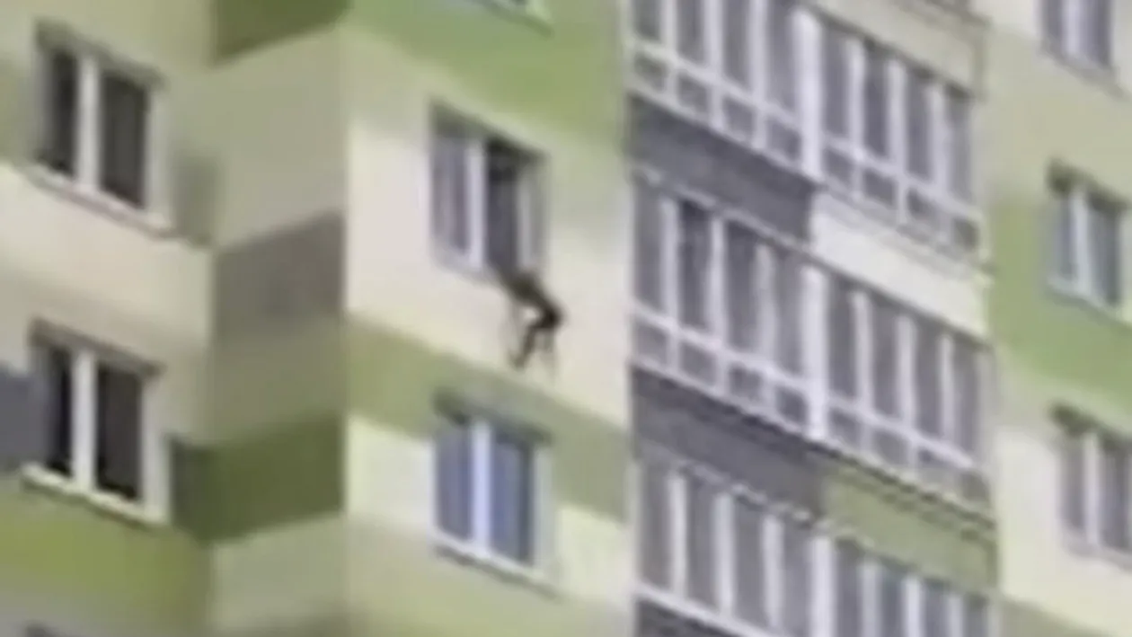 VIDEO! Imagini cu puternic impact emoțional! Un copil de 5 ani a căzut de la etajul 7