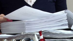 Cum s-au gândit doi indivizi să facă bani în timpul pandemiei. Au câștigat dintr-un foc 60.000 de lei