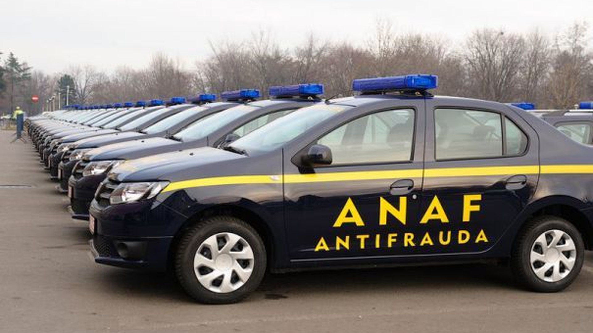 ANAF nu se joacă! Scoate la licitaţie un pet de bere, două pungi cu seminţe şi mai multe mături