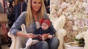 Bianca Drăguşanu, imagine de colecţie cu Sofia de primul lor 8 Martie! Cum s-a pozat blonda alături de fiica ei