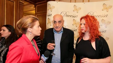 Oana Lis, pusă la punct de un fan: ”Nu te mai edita, ai deformat panoul din spate”!