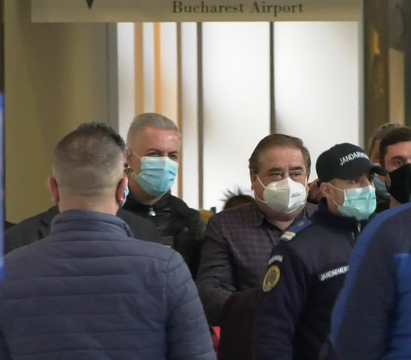 Ioan Niculae a revenit în România pe 19 februarie 2021, a doua zi după ce a fost condamnat la cinci ani de închisoare. De pe aeroport a fost condus direct la penitenciar (Foto: CANCAN.RO)