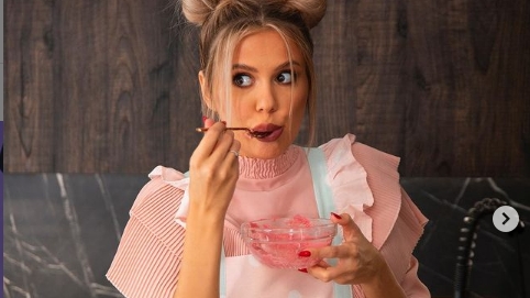 Emily Burghelea și-a lăsat fanii mască! A pozat goală și a urcat fotografia pe Instagram