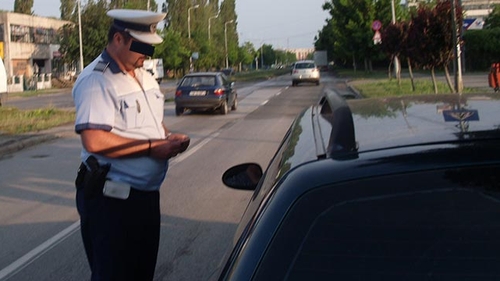 Percheziţii la Brigada Rutieră Bucureşti şi la locuinţele unor poliţişti suspectaţi de luare de mită