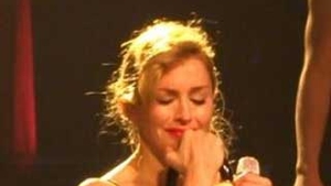 Madonna a izbucnit in lacrimi pe scena. Afla aici din ce cauza a plans!