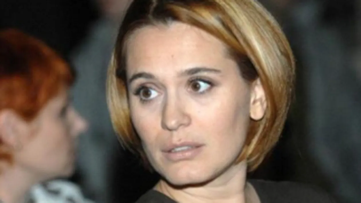 Zi de doliu national in semn de respect fata de victimele accidentului din Muntenegru! Cum a aparut Andreea Esca imbracata