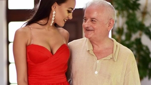 Irinel Columbeanu a ajuns la iUmor! Cheloo, Bendeac și Delia au rămas mască! Cum cucerea femeile: ”A vrut să-mi fie mamă!” VIDEO
