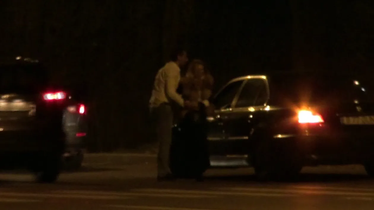 S-au sarutat in masina dar au ajuns sa se certe in padurea Baneasa! Nici cu noul iubit Crina Matei nu are liniste in amor!