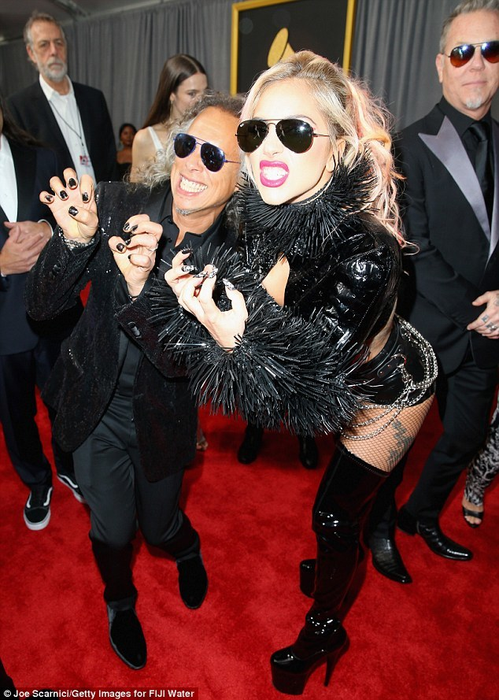 Lady Gaga pe covorul roşu al Premiilor Grammy