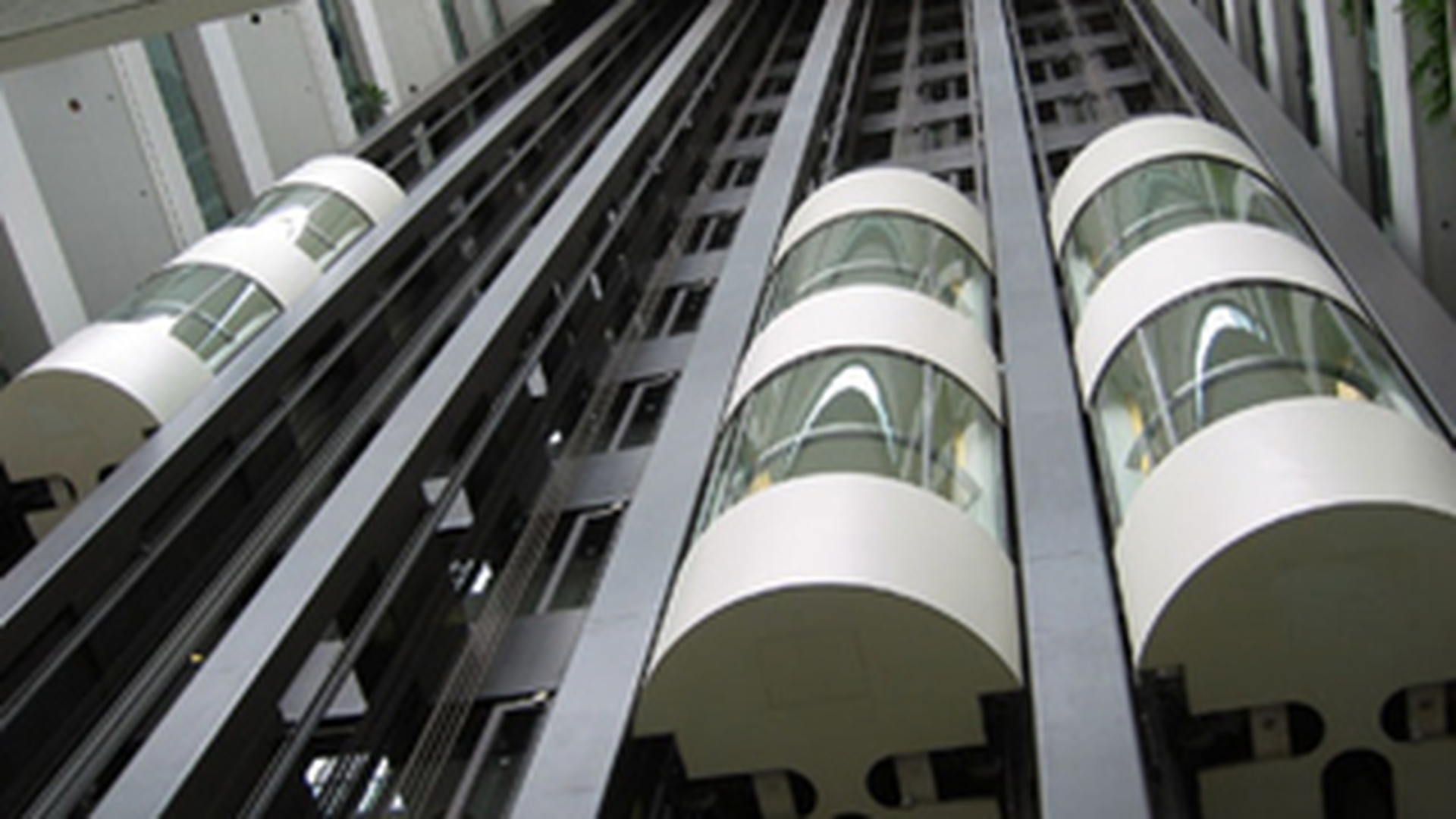 O femeie a fost strivita de un lift intr-o cladire de birouri din New York