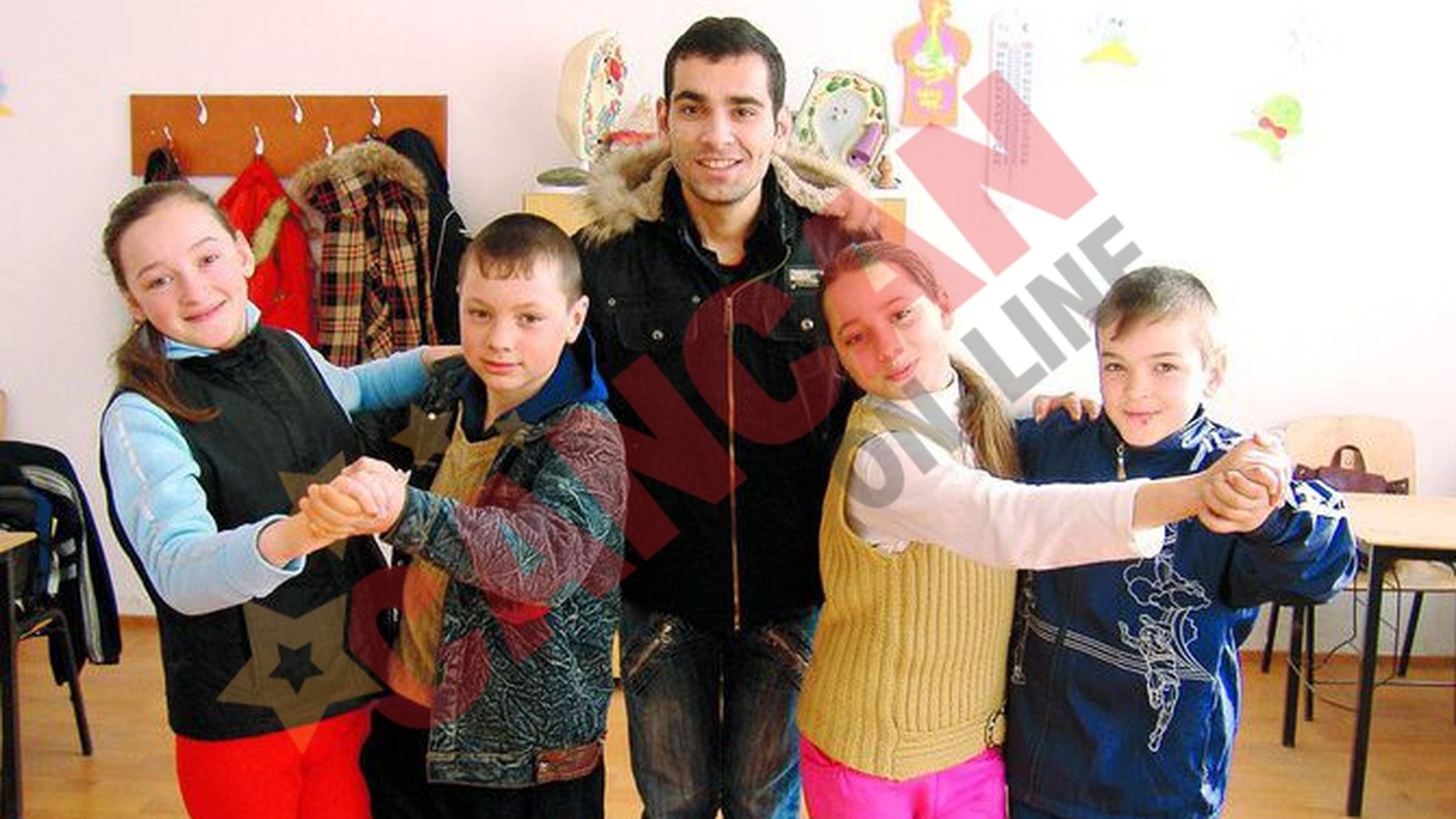 Ex-partenerul Andrei isi invata elevii sa valseze