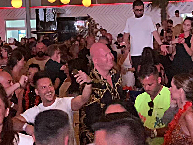 Rami, fiul lui Zaher Iskandarani, mare amator de party-uri cu ștaif