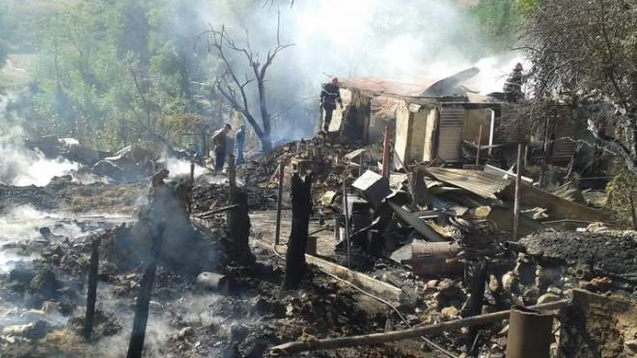 O bătrână din Dolj, arsă de vie de un bărbat care o credea vrăjitoare. Ce au găsit poliţiştii în casa criminalului