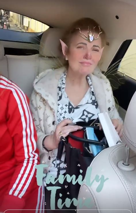 Bianca Drăgușanu, buchet de trandafiri de la Alex Bodi? El o răsfață des pe Daria Radionova cu astfel de surprize