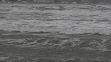 Patru porturi sunt inchise si doua nave sunt blocate pe Dunare din cauza ghetii