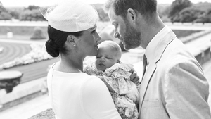 Meghan Markle, criticată pe internet pentru felul în care își ține copilul. Imaginile care i-au deranjat pe criticii ducesei