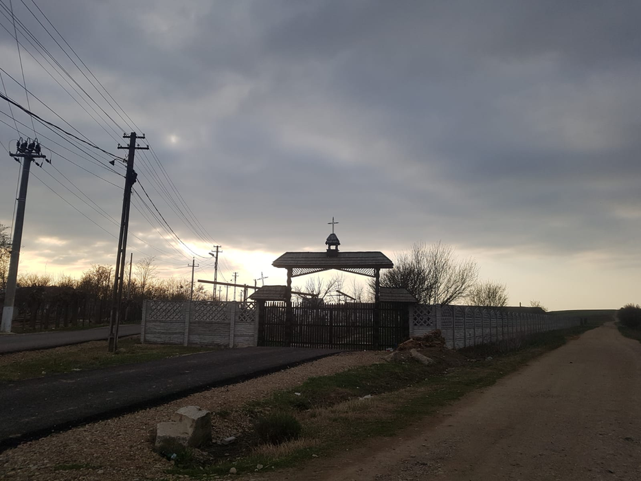 Cimitirul unde Maharu își va dormi somnul de veci