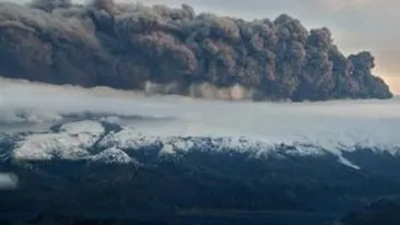 Norul de cenusa vulcanica ar putea paraliza traficul aerian din Portugalia si Spania!
