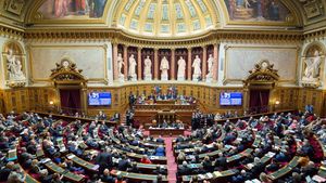 Proiect adoptat tacit de Senat: Închisoare pentru promovarea practicilor antițigăniste