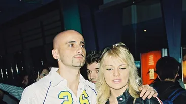 Castel de nisip cu numărul 26 pe piept. Poza din arhiva CANCAN.RO care a prezis sfârșitul unuia dintre cele mai longevive cupluri din muzică